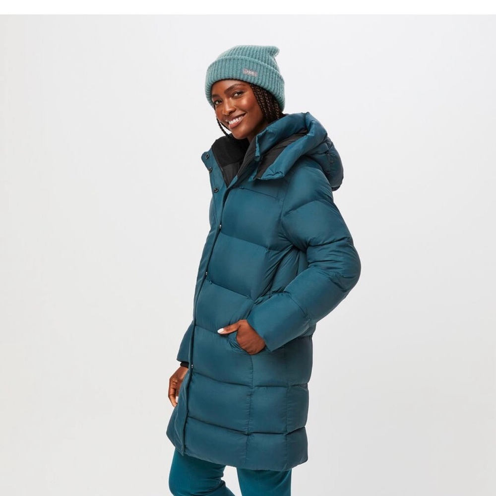 NWT-   FIGS off shift ozlem puffer jacket in Caribbean blue